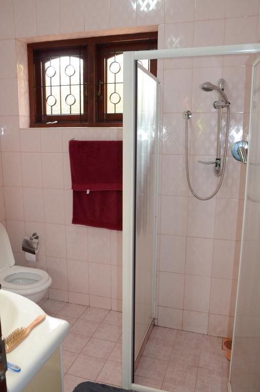 Gondolas Holiday Lanka Ragama Экстерьер фото