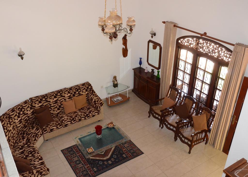 Gondolas Holiday Lanka Ragama Экстерьер фото