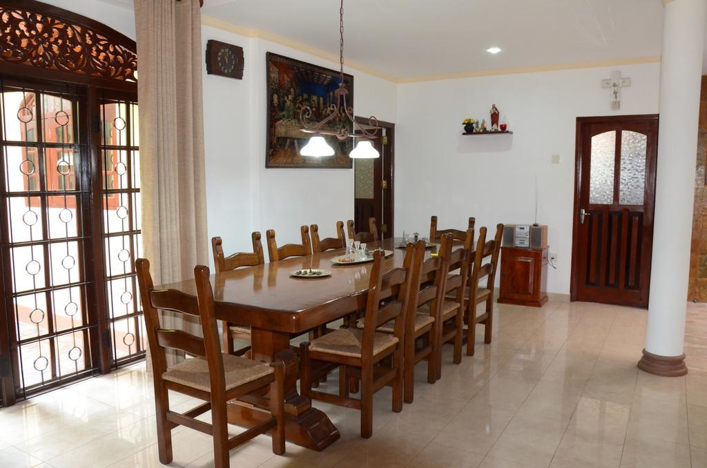 Gondolas Holiday Lanka Ragama Экстерьер фото