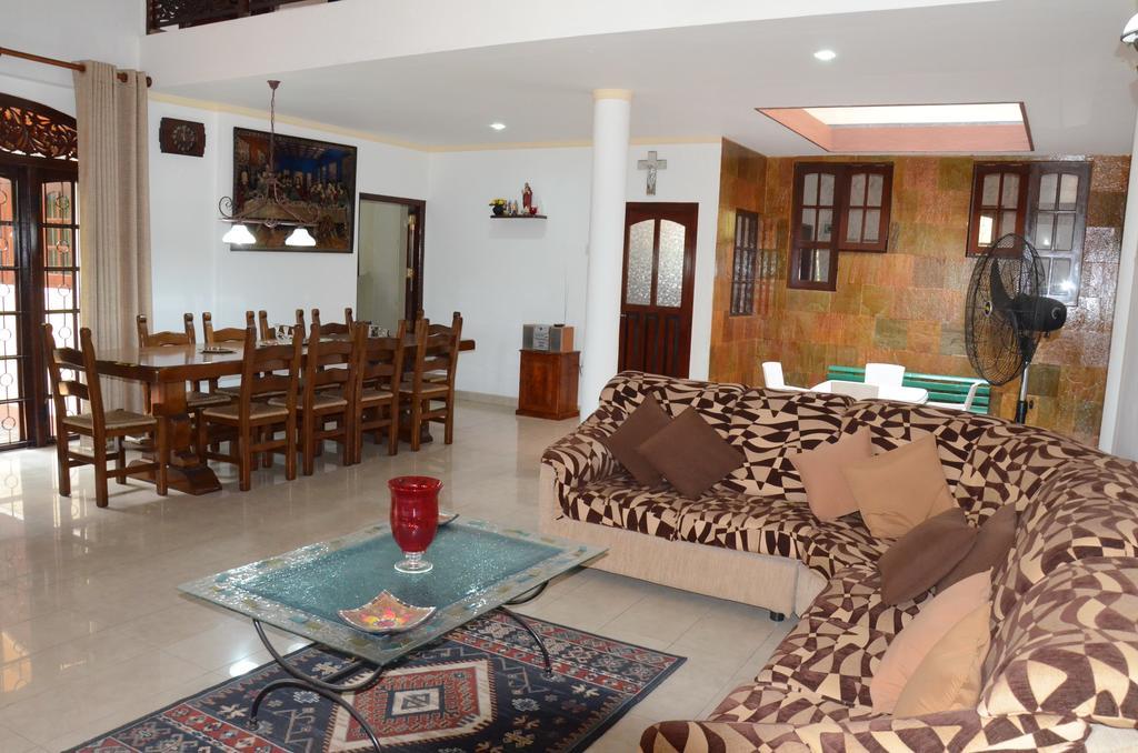 Gondolas Holiday Lanka Ragama Экстерьер фото
