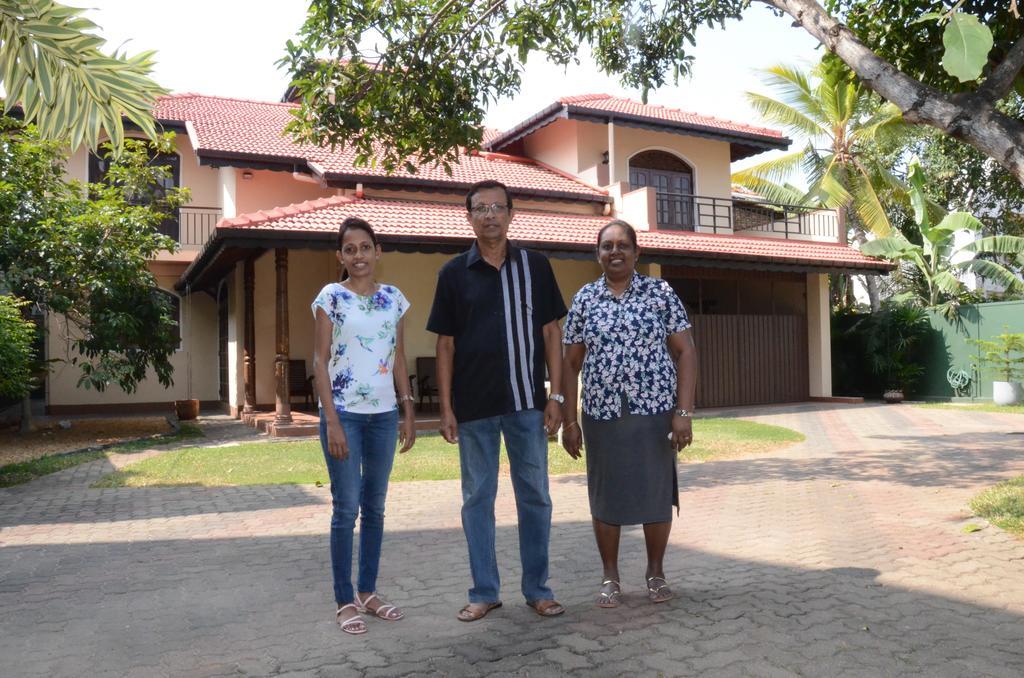 Gondolas Holiday Lanka Ragama Экстерьер фото
